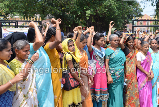 Endosulfan victims protest  1